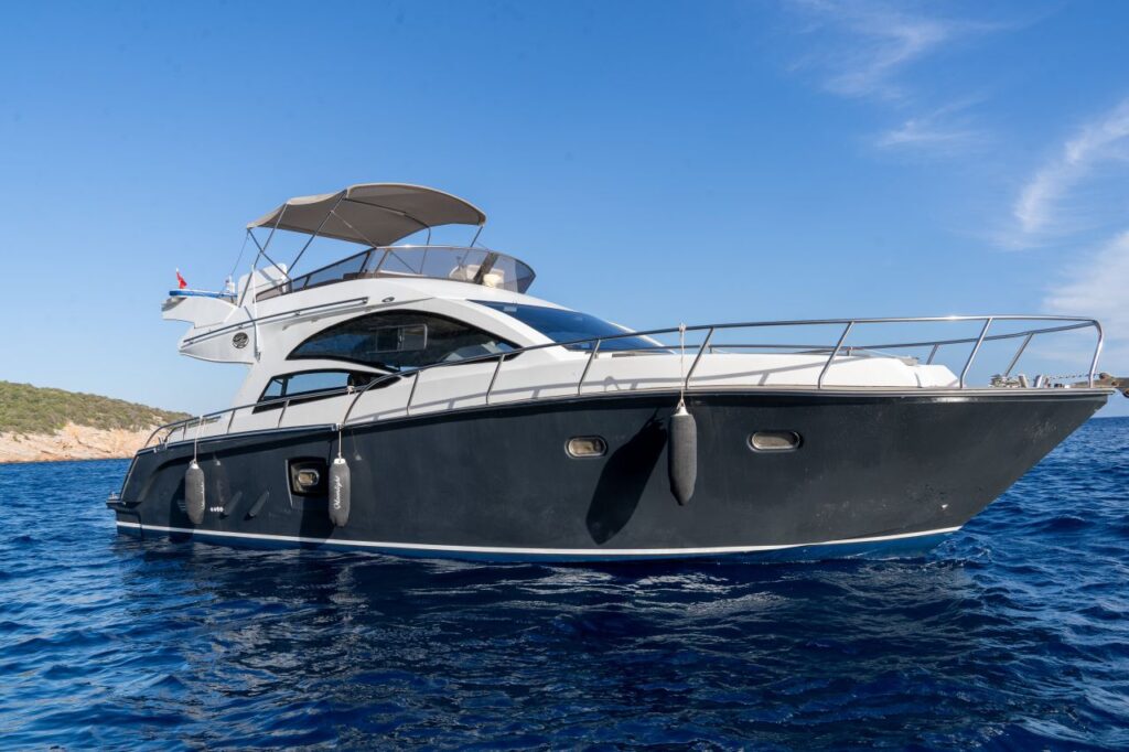 Private Motor Yacht Moonlight