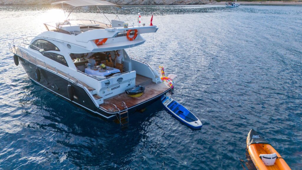 Private Motor Yacht Moonlight